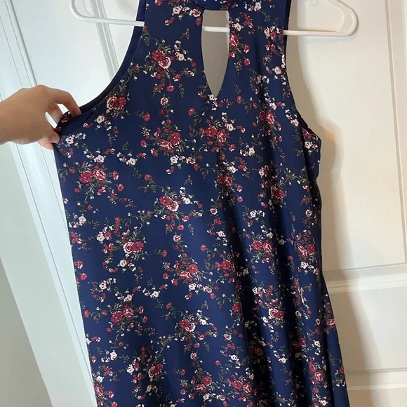 Francesca’s Floral Motif Mini Dress - Picture 3 of 7